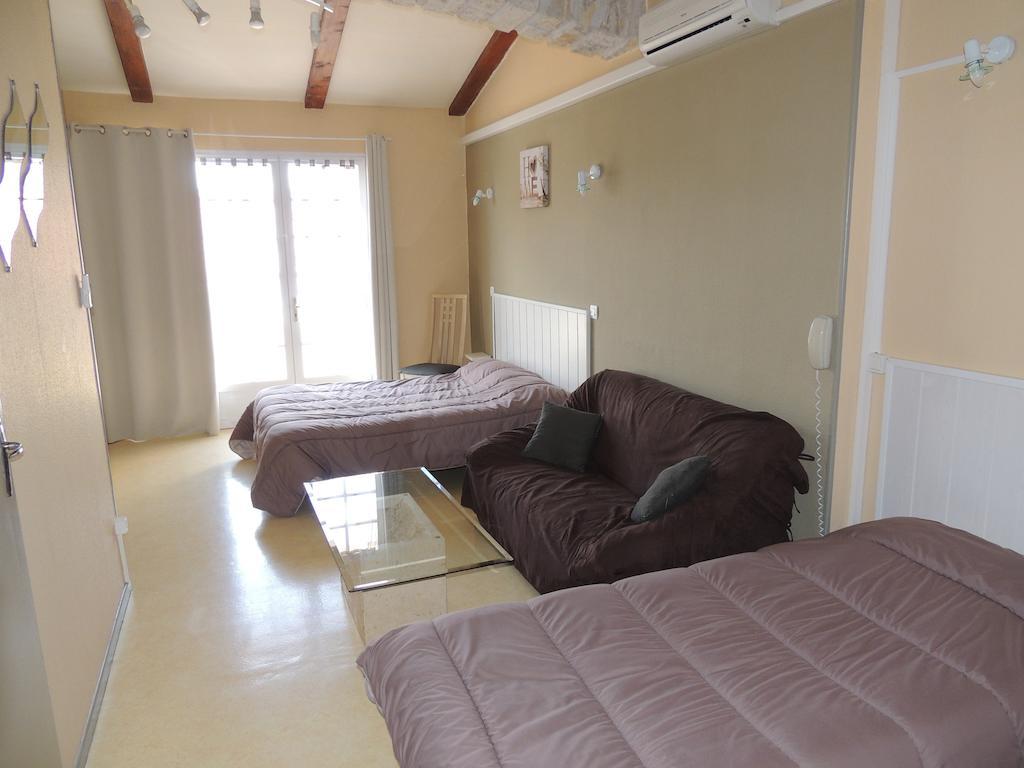 Hotel Auberge des Charmilles Sainte-Soulle Zimmer foto