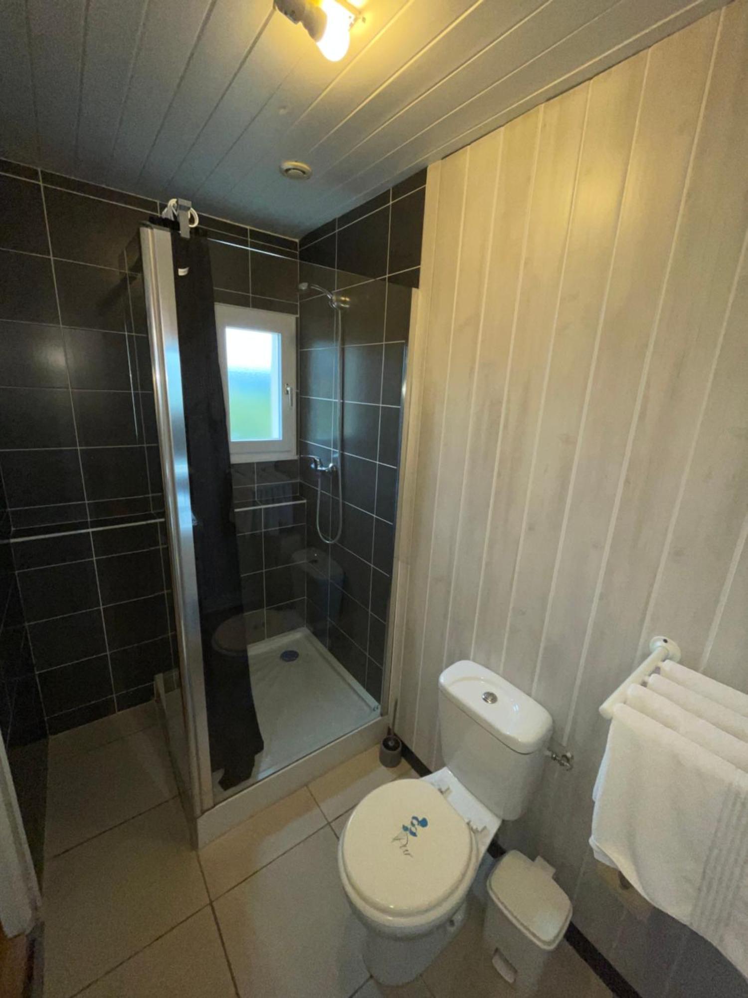 Hotel Auberge des Charmilles Sainte-Soulle Zimmer foto